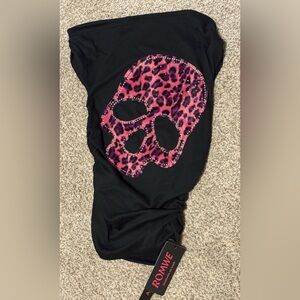 ROMWE Black Top with Pink Leopard Print